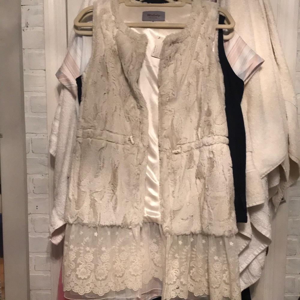 Fur and lace brand new vest